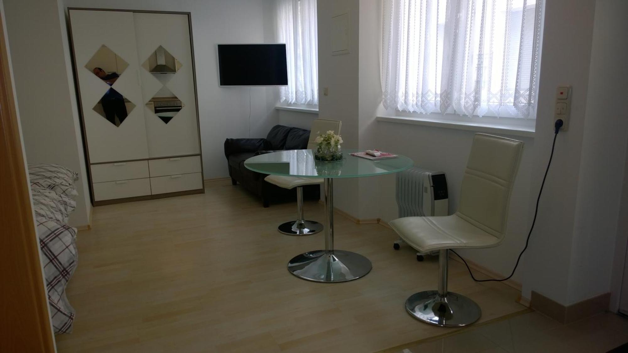 Pensionsappartments Blitz Wiesbaden Buitenkant foto